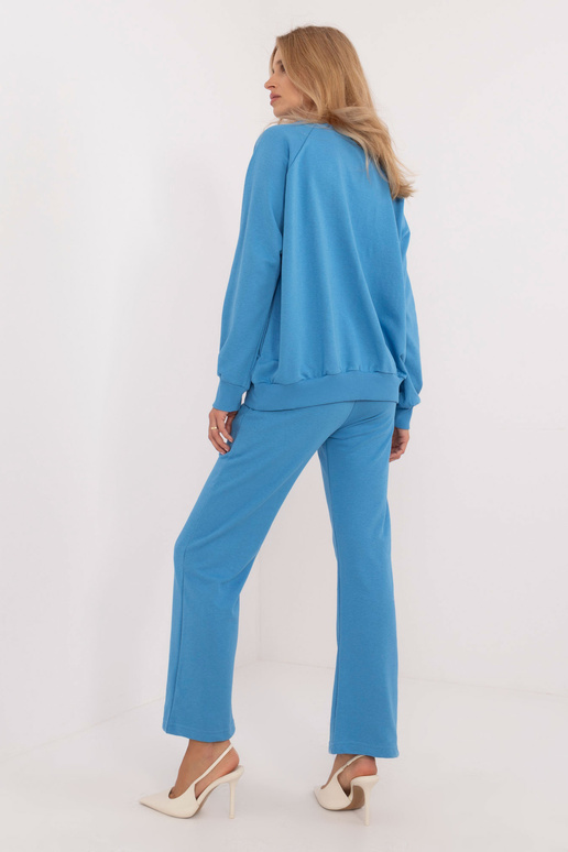 Dviejų dalių komplektas... Dviejų dalių komplektas...