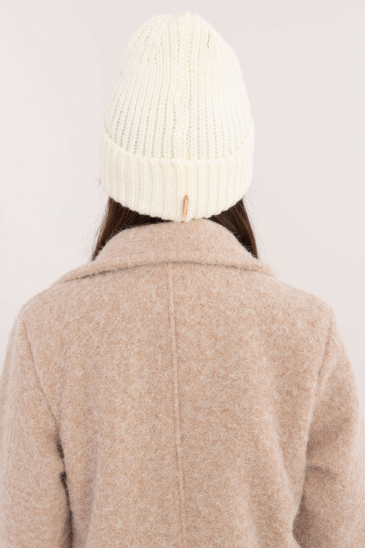 Kepurė JK-CZ-51.18 – balkšvos spalvos Kepurė JK-CZ-51.18 – balkšvos spalvos