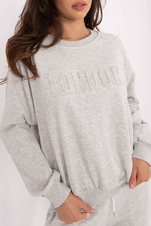 Dviejų dalių komplektas... Dviejų dalių komplektas...