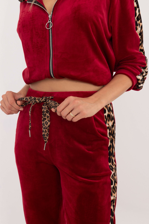 Dviejų dalių komplektas... Dviejų dalių komplektas...