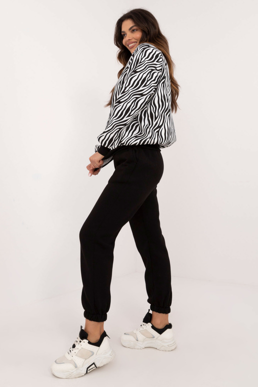 Dviejų dalių komplektas... Dviejų dalių komplektas...