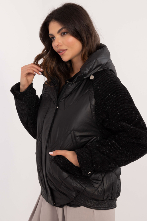 Striukė-MBM-KR-AJ218-003.16P-juoda