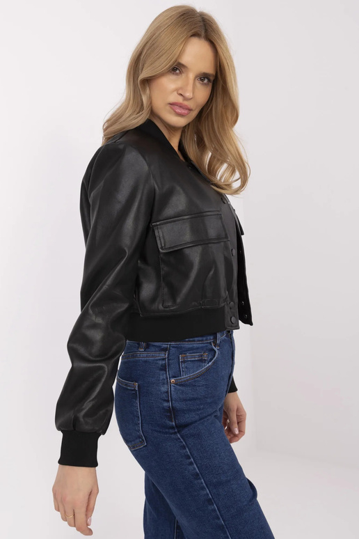 Striukė-NM-KR-DA-0939(A).83-juoda