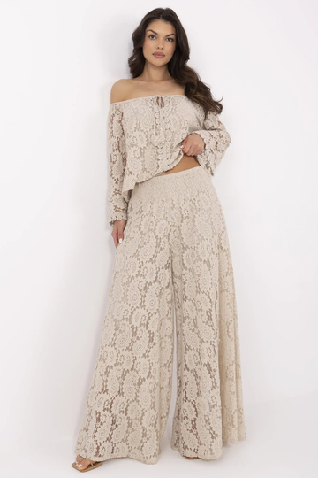 Kelnės iš nėrinių