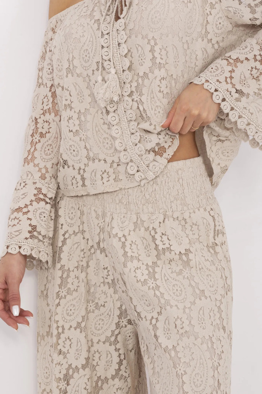 Kelnės iš nėrinių Kelnės iš nėrinių