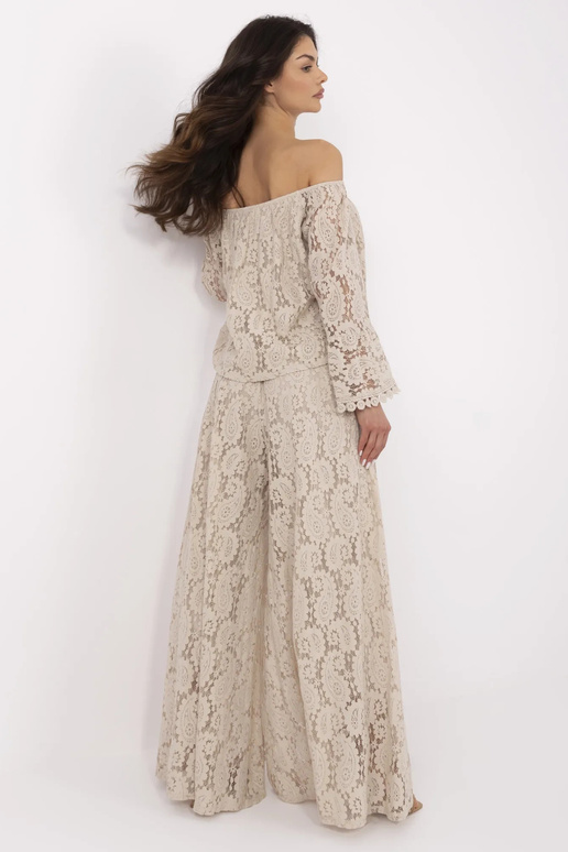 Kelnės iš nėrinių Kelnės iš nėrinių