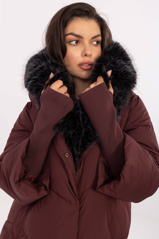 Bordo spalvos striukė Bordo spalvos striukė