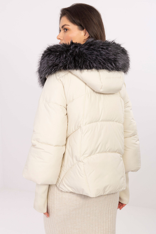 Šviesiai smėlinis švarkelis