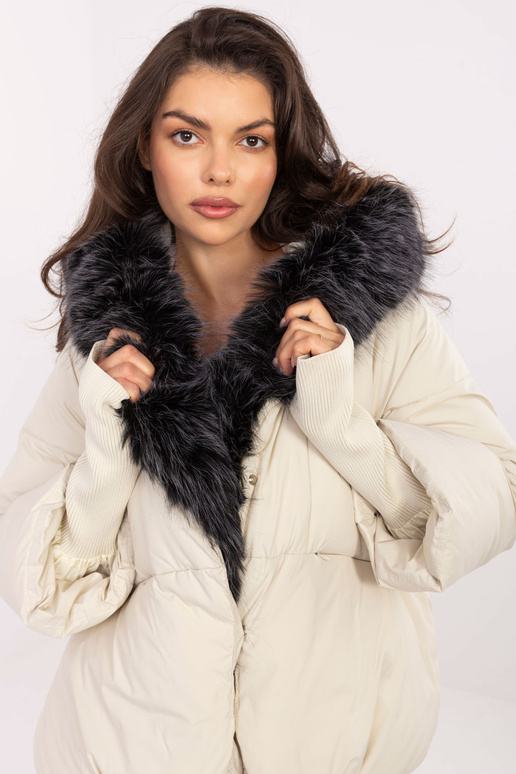 Šviesiai smėlinis švarkelis