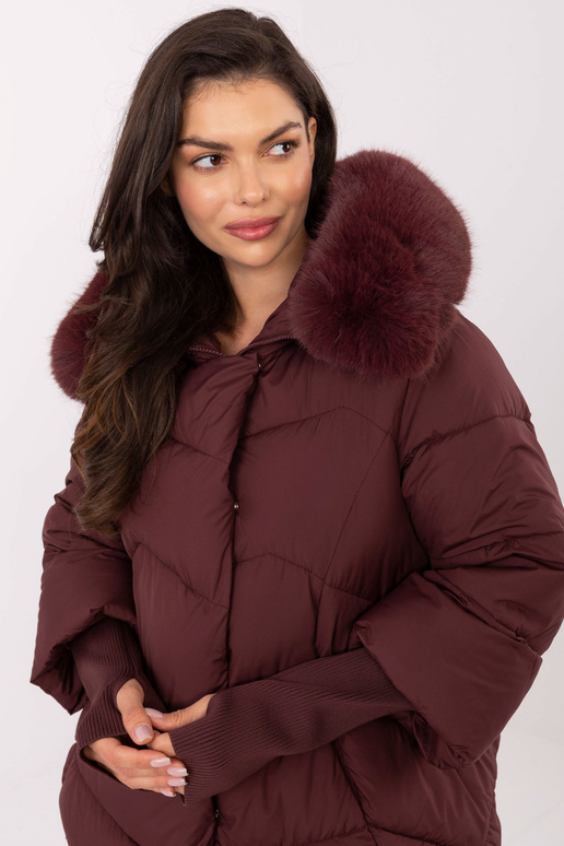 Bordo spalvos striukė Bordo spalvos striukė