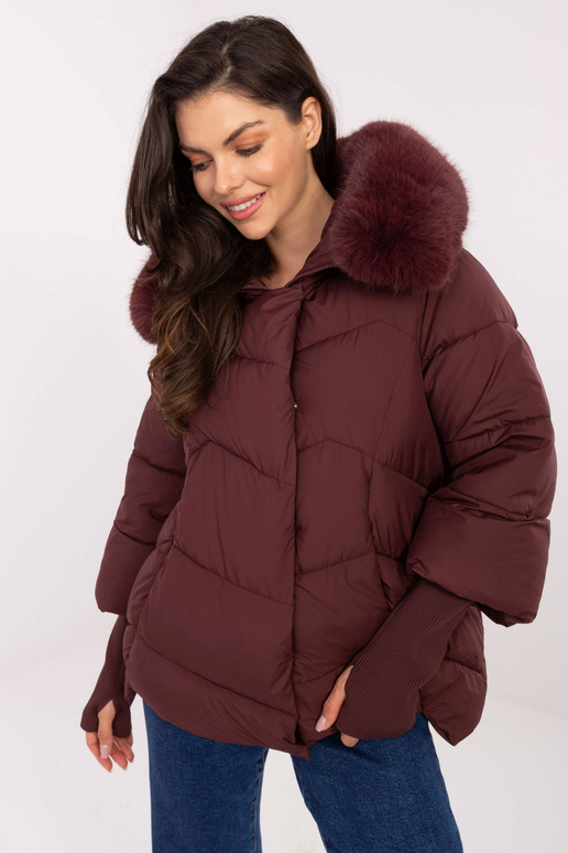 Bordo spalvos striukė Bordo spalvos striukė