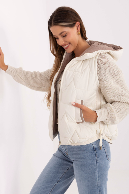 Liemenė kreminio atspalvio