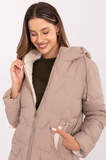 Tamsiai smėlinė striukė