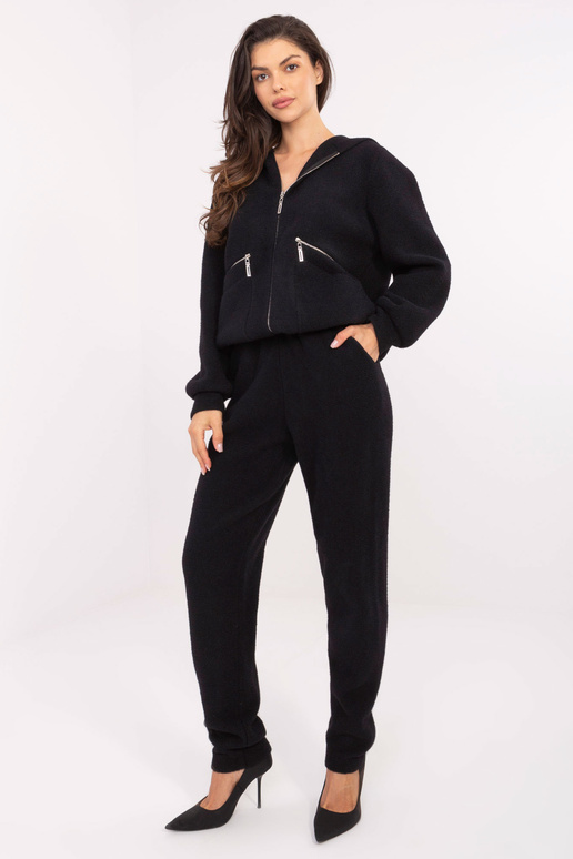 Juodas komplektas Juodas komplektas