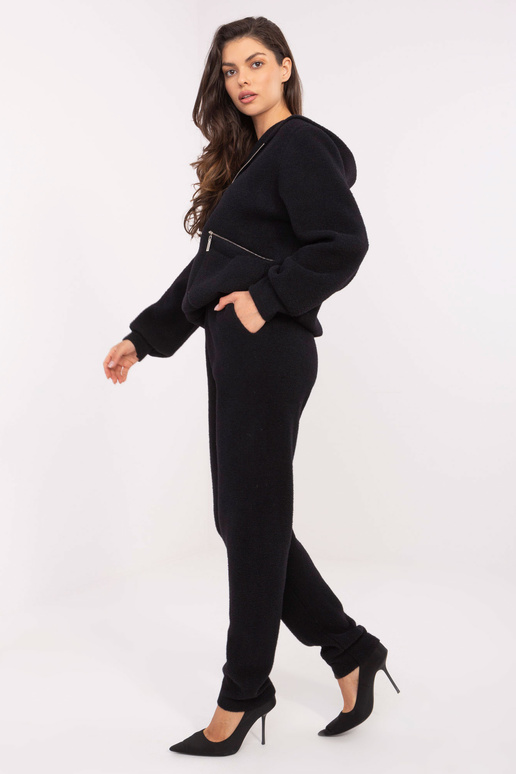 Juodas komplektas Juodas komplektas