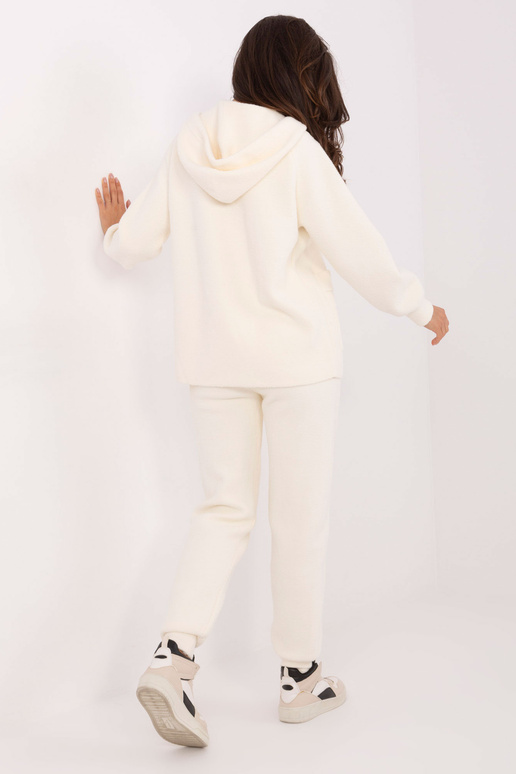 Kreminis komplektas Kreminis komplektas