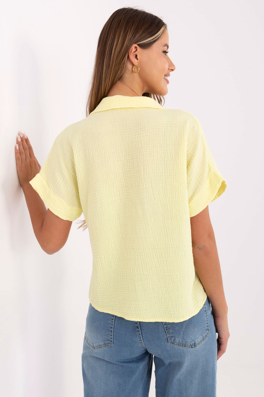 Šviesiai geltoni marškiniai