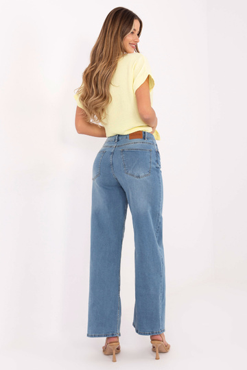 Šviesiai mėlynos kelnės