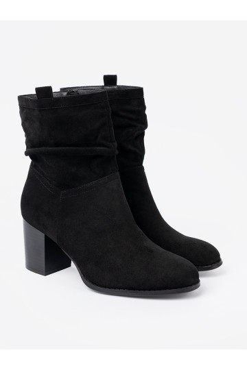 Juodos spalvos iš zomšos batai ant kulno  2