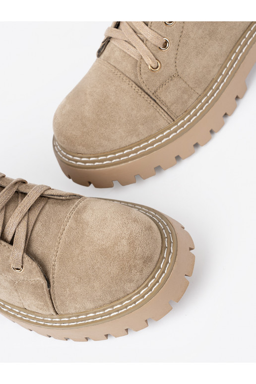 smėlio spalvos auliniai batai  i grubą podeszwą