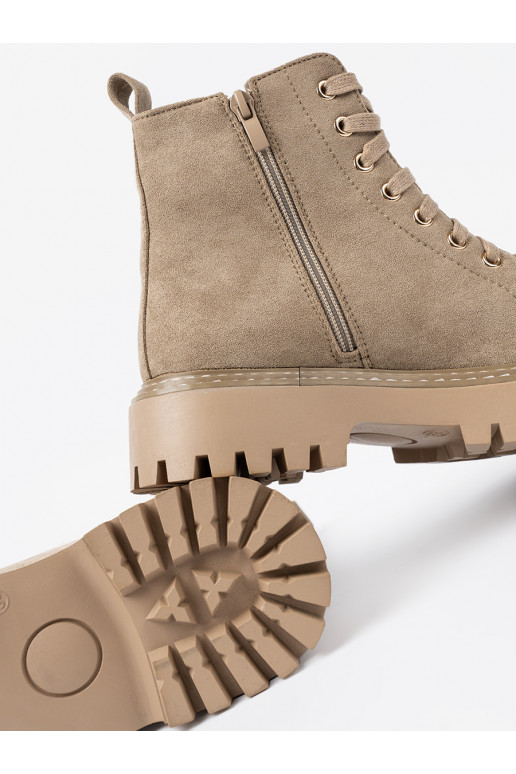 smėlio spalvos auliniai batai  i grubą podeszwą