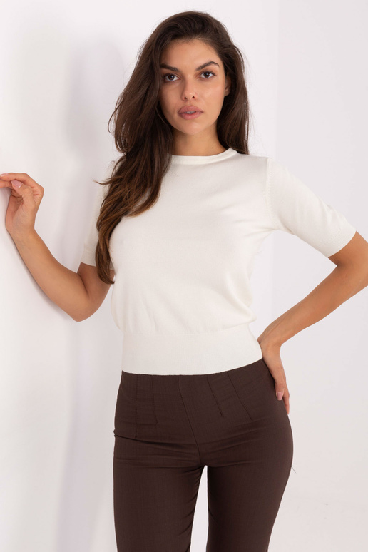 Kreminės spalvos megztinis