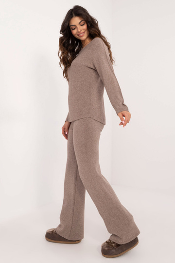 Tamsiai smėlinis komplektas 2