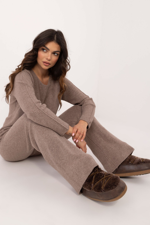 Tamsiai smėlinis komplektas Tamsiai smėlinis komplektas