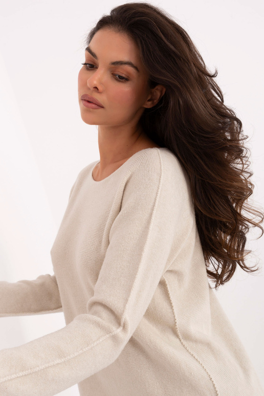 Šviesiai smėlinės spalvos megztinis