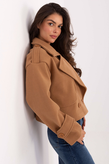 Kupranugario spalvos striukė