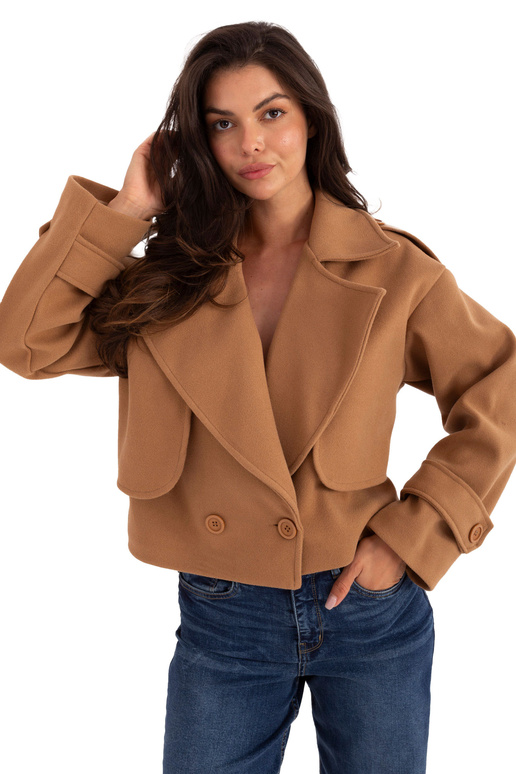 Kupranugario spalvos striukė