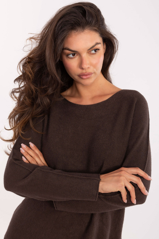 Tamsiai rudas megztinis