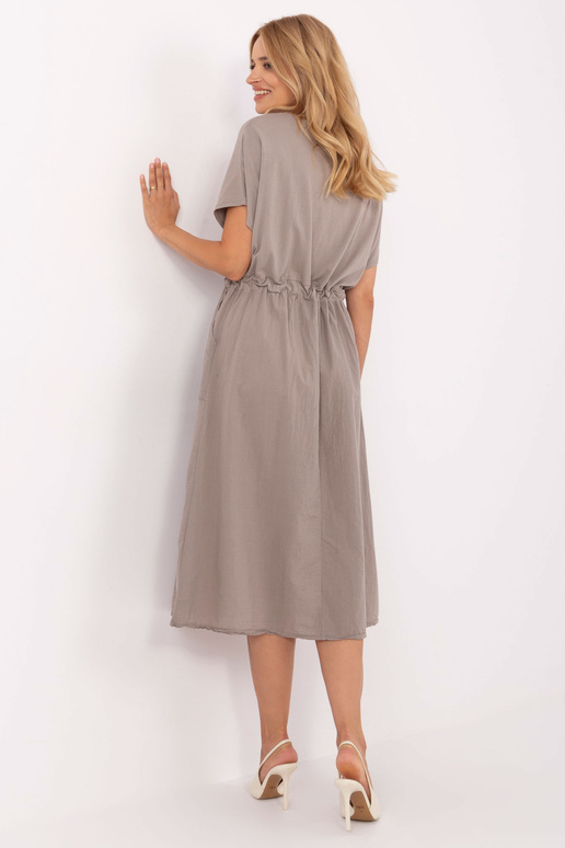 Tamsiai smėlinės spalvos suknelė