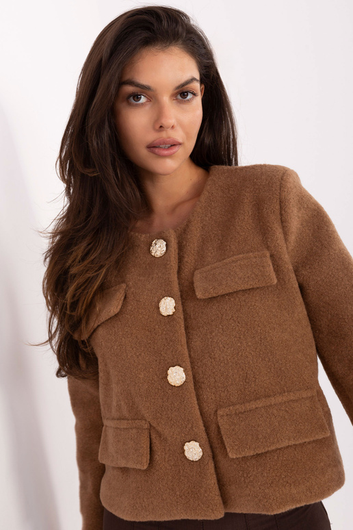 Kupranugario spalvos striukė