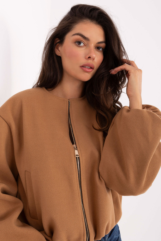 Striukė kupranugario spalvos