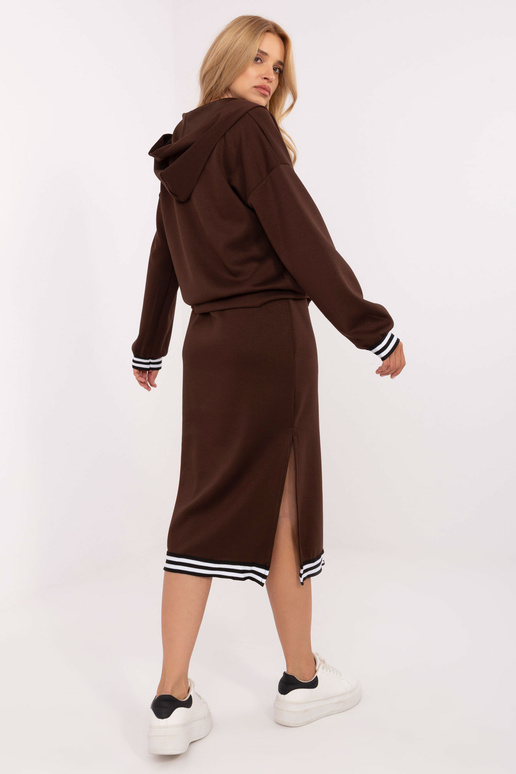 Tamsiai rudas komplektas Tamsiai rudas komplektas