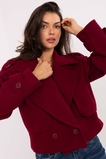 Bordo spalvos striukė