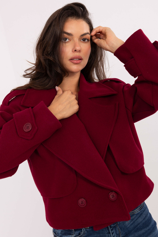 Bordo spalvos striukė