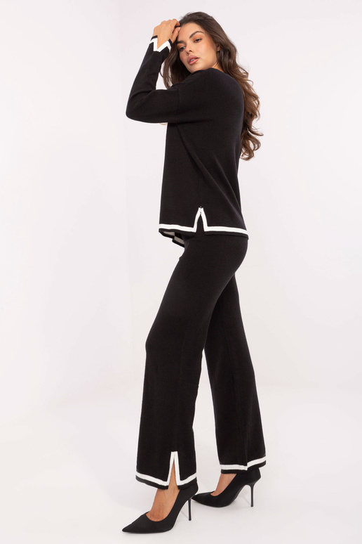 Juodas komplektas Juodas komplektas