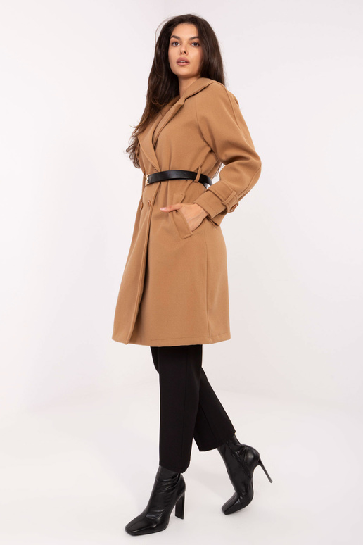 Paltas kupranugario spalvos