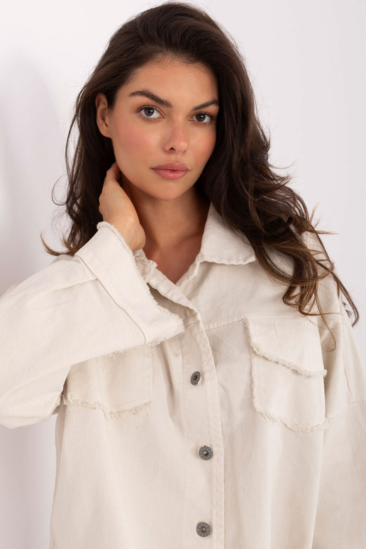 Šviesiai smėliniai marškiniai