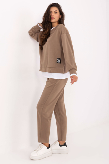 Tamsiai smėlinis komplektas