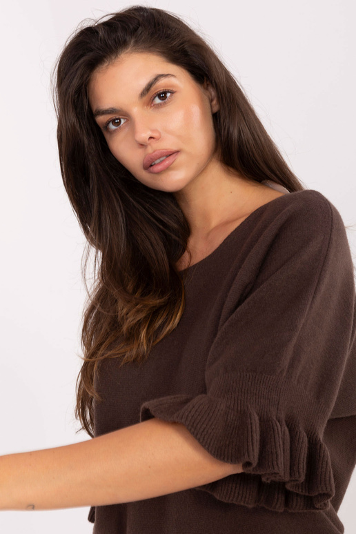 Tamsiai rudas megztinis