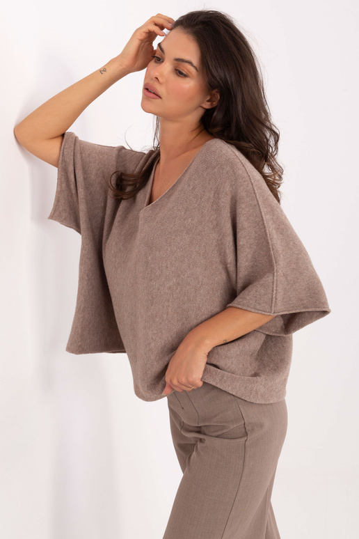 Tamsiai smėlinis megztinis