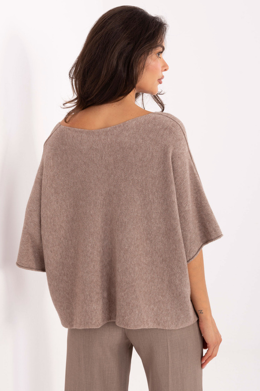 Tamsiai smėlinis megztinis