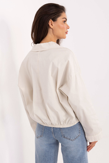 Šviesiai smėliniai marškiniai