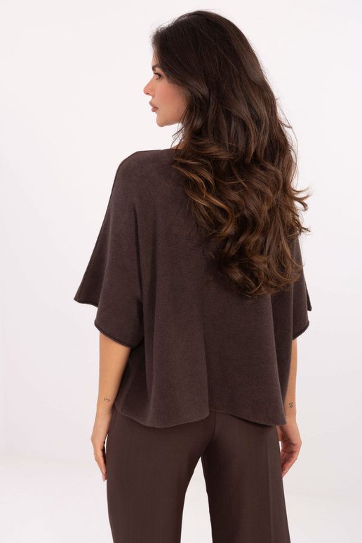 Tamsiai rudas megztinis