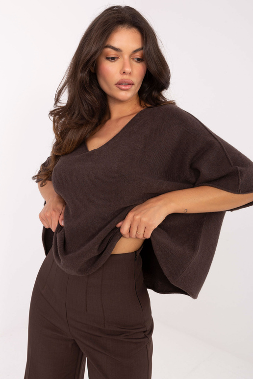 Tamsiai rudas megztinis