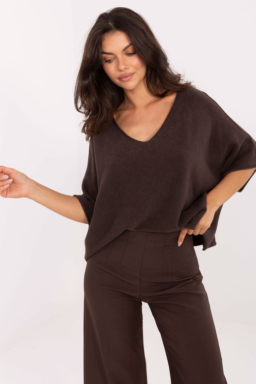 Tamsiai rudas megztinis