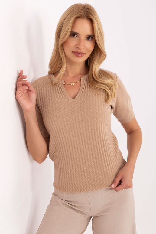 Kupranugario spalvos megztinis